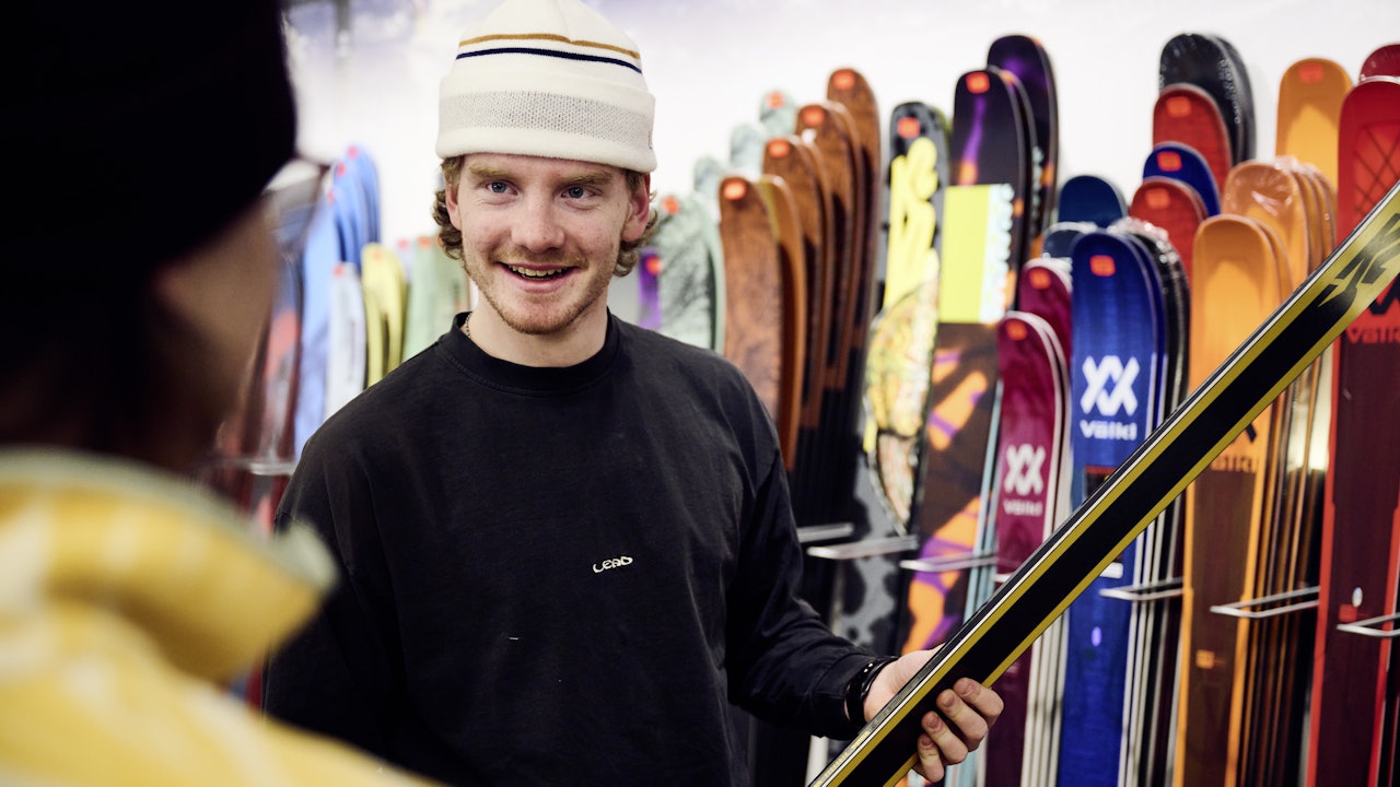 I butikkene møter du kunnskapsrike ansatte. I butikkene møter du kunnskapsrike ansatte.