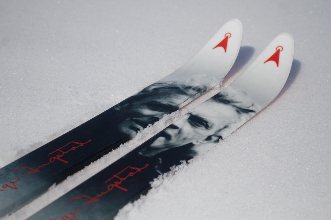 ÅSNES INGSTAD: En klassisk fjellski med stålkant som mange har et forhold til. Foto: Gunhild Aaslie Soldal Åsnes Ingstad fjellski test