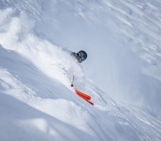 ALLSIDIGE: Toppturski med midtbredde rundt hundre millimeter er brede nok til kjøring som dette - og lette nok til at du kan gå opp sjøl. Her er skitester Henning Skjetne i aksjon på Blizzard Hustle 10. Foto: Vegard Breie ALLSIDIGE: Toppturski med midtbredde rundt hundre millimeter er brede nok til kjøring som dette - og lette nok til at du kan gå opp sjøl. Her er skitester Henning Skjetne i aksjon på Blizzard Hustle 10. Foto: Vegard Breie