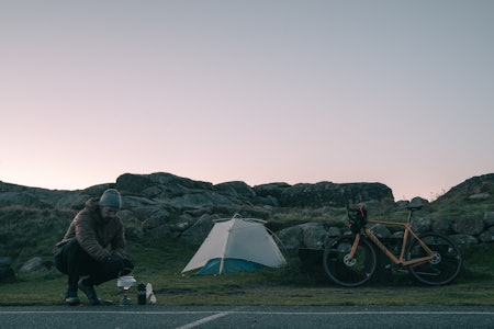 Selve turen starter når jeg velter klønete ut av det iskalde teltet mitt på Norges sydligste punkt. Selve turen starter når jeg velter klønete ut av det iskalde teltet mitt på Norges sydligste punkt.