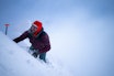 FULL VINTER: Det er masse snø og tidvis nydelige skiforhold i Nord-Norge. Men onsdag kommer vinden og da øker skredfaren betydelig. Her er Finn Hovem i gang med sjekk av snøen på Storgalten i Lyngsalpene mandag denne uka. Foto: Martin Andersen
