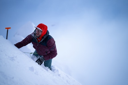 FULL VINTER: Det er masse snø og tidvis nydelige skiforhold i Nord-Norge. Men onsdag kommer vinden og da øker skredfaren betydelig. Her er Finn Hovem i gang med sjekk av snøen på Storgalten i Lyngsalpene mandag denne uka. Foto: Martin Andersen FULL VINTER: Det er masse snø og tidvis nydelige skiforhold i Nord-Norge. Men onsdag kommer vinden og da øker skredfaren betydelig. Her er Finn Hovem i gang med sjekk av snøen på Storgalten i Lyngsalpene mandag denne uka. Foto: Martin Andersen
