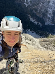 ALENE: Mari Salvesen knipsa noen selfier - kleine som hun kaller de - på vei opp stupet på Mt. Watkins. Foto: Mari Salvesen