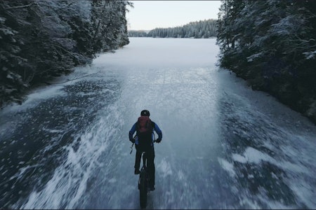MAGISK: Når frosten gjør vannet til is, åpner det seg nye muligheter på sykkelen. Foto: Skjermdump. issykling trondheim geir kjosavik