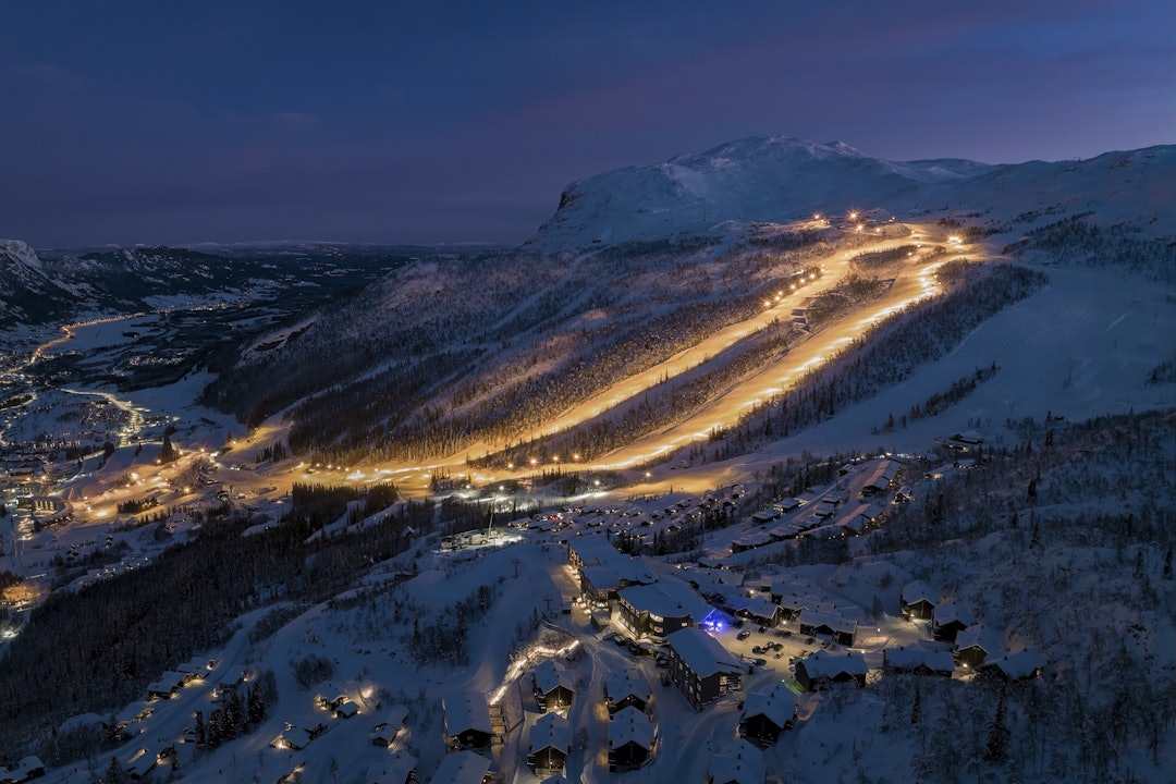LYS I MØRKET: Skistar Hemsedal er klare for sesongstart. Foto: Destinasjon Hemsedal LYS I MØRKET: Skistar Hemsedal er klare for sesongstart. Foto: Destinasjon Hemsedal