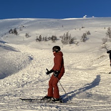 NÆRE PÅ: Snøskredet traff den åpne transportløypa i Oppdal skisenter, men driftssjefen avviser at det var fare på ferde for gjestene i løypa. Foto: Tore Meirik