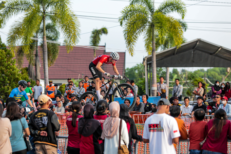 HELE VEIEN TIL INDONESIA: Sondre Rokke visste at han var eksplosiv, men han hadde ikke helt sett for seg at han skulle kjempe om VM-medaljer i Indonesia denne høsten. Foto: UCI HELE VEIEN TIL INDONESIA: Sondre Rokke visste at han var eksplosiv, men han hadde ikke helt sett for seg at han skulle kjempe om VM-medaljer i Indonesia denne høsten. Foto: UCI