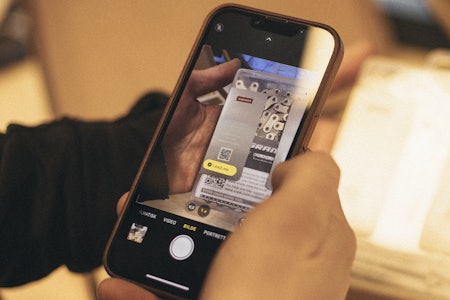 EN APP FOR DET: Hvor mye bruker du telefonen for å få tatt deg en gjennomsnittlig sykkeltur? Foto: Kristoffer H. Kippernes. app sykkel