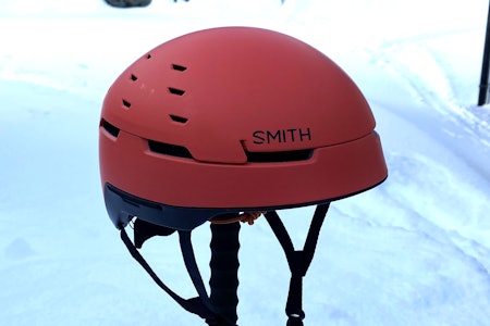 Vi har testet toppturhjelmen Smith Summit MIPS. Foto: Tore Meirik Vi har testet toppturhjelmen Smith Summit MIPS. Foto: Tore Meirik