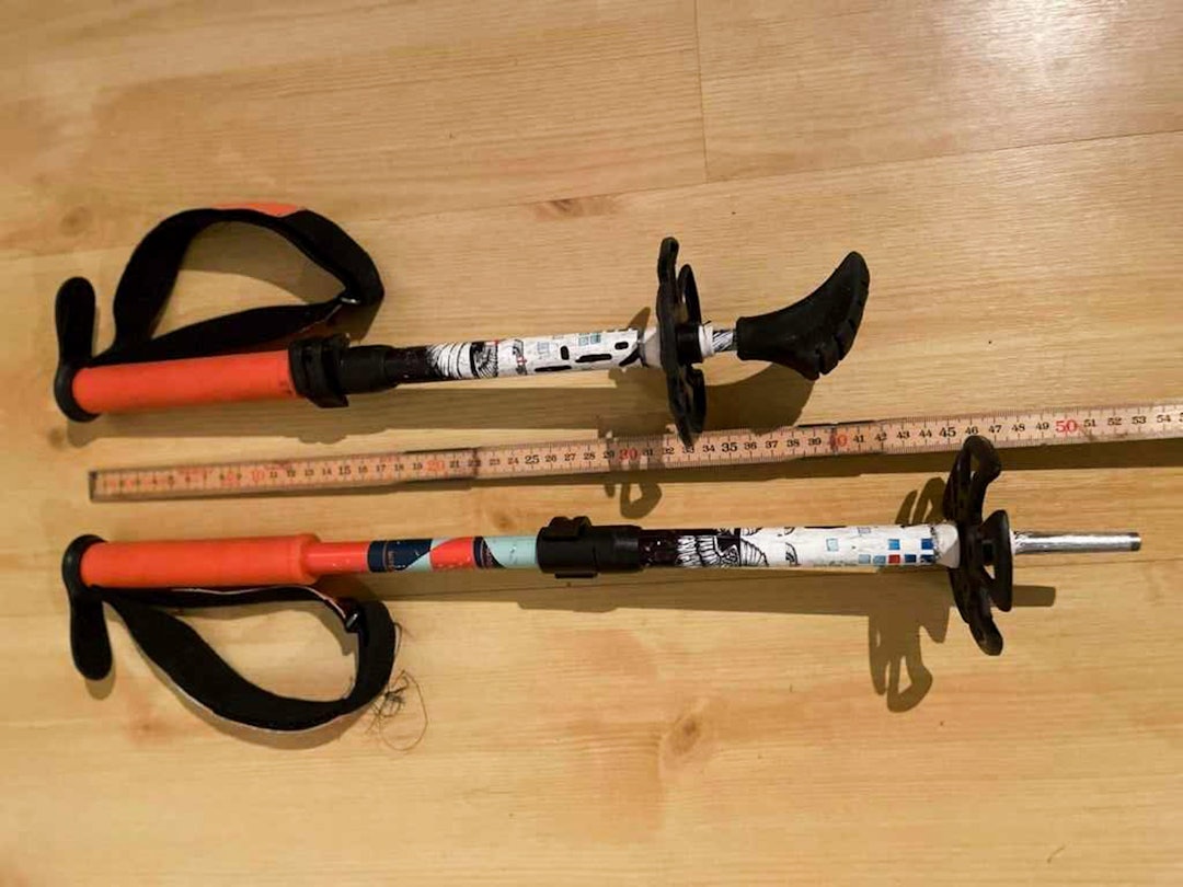 BAGVENNLIG: Den nye satirestaven heter «bagpole», har beskyttelse på stavtuppen, slik at den kan brukes på airbag. Den har også lengdejustering. Foto: Bendig Øye BAGVENNLIG: Den nye satirestaven heter «bagpole», har beskyttelse på stavtuppen, slik at den kan brukes på airbag. Den har også lengdejustering. Foto: Bendig Øye