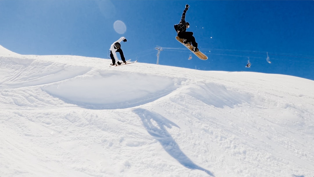 ELEVEN OG LÆREMESTEREN: Terje Haakonsen og Ståle Sandbech på Stryn. ELEVEN OG LÆREMESTEREN: Terje Haakonsen og Ståle Sandbech på Stryn.
