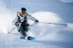 TESTING I RELEVANTE OMGIVELSER: Ida Hilde Gunleiksrud under skitesten for 2023 - 2024 på Strandafjellet. Dette er omtrent akkurat det terrenget allsidige frikjøringsski skal være best i. Foto: Vegard Breie