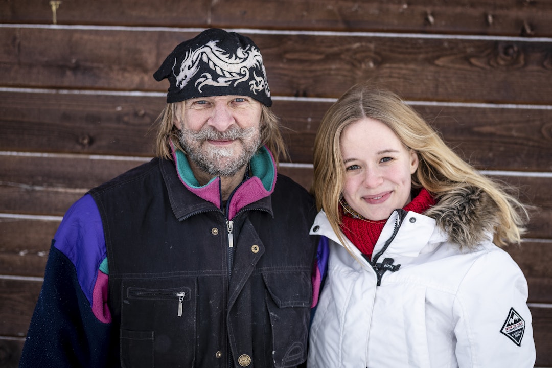 KURT SOM VERT: Kurt Åslund driver Fjälliften, som heisen også kalles. Her er han med datteren Mira Maria. Foto: Daniel Bernstål