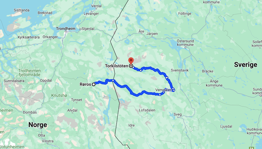 DRØY KJØRETUR: Selv om Fjelliften ikke er så langt over svenskegrensa, tar det likevel en god stund å kjøre dit. Ifølge Google Maps tar det fire timer og 23 minutter å kjøre fra Røros. Foto: Skjermdump/Google Maps
