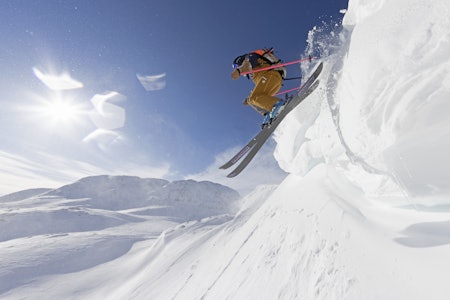 HEMSEDAL: Fra testing av dameskiene i Hemsedal. Foto: Kalle Hägglund dame som kjører ski