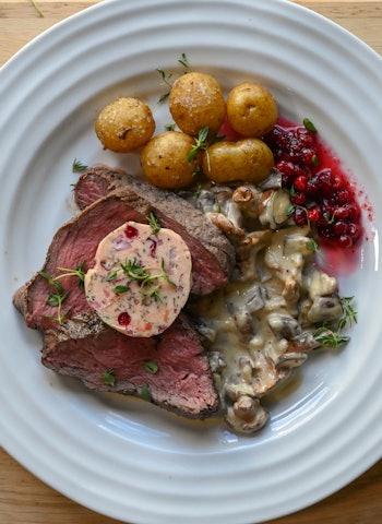 Prima elg: Gladkokkens oppskrift på elg vil garantert smake. Foto: Gladkokken Prima elg: Gladkokkens oppskrift på elg vil garantert smake. Foto: Gladkokken