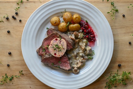 Prima elg: Gladkokkens oppskrift på elg vil garantert smake. Foto: Gladkokken Prima elg: Gladkokkens oppskrift på elg vil garantert smake. Foto: Gladkokken