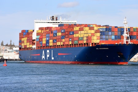 SYKKEL PÅ BÅT: Majoriteten av alle sykler som produseres i verden starter livet med en reise på containerskip. Nå fører en anspent situasjon i Rødehavet til forsinkelser. Foto: Bahnfrend/Wikimedia Commons. skipsfrakt sykkel forsinkelser