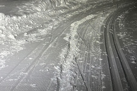 DYPE SPOR: Sykkelen la igjen dype sport i den nypreppa skiløypa torsdag. Foto: Svenn Fjeldheim. sykling skiløype fatbike