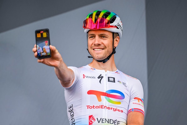 LØSER DET SEG?: Edvald Boasson-Hagen er gira på å fortsette sykkelkarrieren. Foto: Cor Vos