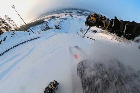PUDDER: Her er Anders Backe på vei ned unnarennet i verdens største hoppbakke. Foto: Anders Backe PUDDER: Her er Anders Backe på vei ned unnarennet i verdens største hoppbakke. Foto: Anders Backe
