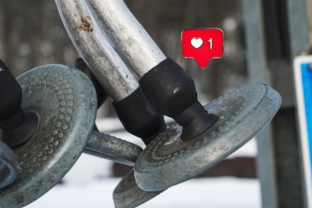 POMAGALSKI: Takket være POMA-trekket har nok et utall svake sjeler gitt opp drømmene, men Alexander Urrang Hauge har mye å takke det udødelige skitrekket - også kalt POMA. Foto: Christian Nerdrum POMAGALSKI: Takket være POMA-trekket har nok et utall svake sjeler gitt opp drømmene, men Alexander Urrang Hauge har mye å takke det udødelige skitrekket - også kalt POMA. Foto: Christian Nerdrum