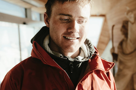 I NYE KLÆR: Fra 1. jan kjører Nikolai Schirmer, landets klart største topptur/frikjøringsprofil, i klær fra Black Crows. Foto: Vetle Sevild I NYE KLÆR: Fra 1. jan kjører Nikolai Schirmer, landets klart største topptur/frikjøringsprofil, i klær fra Black Crows. Foto: Vetle Sevild