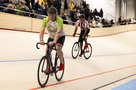 EKTE LEGENDE: Knut Knudsen tar første offisielle runde på velodromen i Asker, lørdag. Foto: Snorre Veggan EKTE LEGENDE: Knut Knudsen tar første offisielle runde på velodromen i Asker, lørdag. Foto: Snorre Veggan