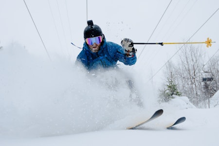 MR. SCORE: Magnus Utkilen på puddertokt. Ikke Sogndal, men nedlagte Svarstad. Foto: Christian Nerdrum MR. SCORE: Magnus Utkilen på puddertokt. Ikke Sogndal, men nedlagte Svarstad. Foto: Christian Nerdrum