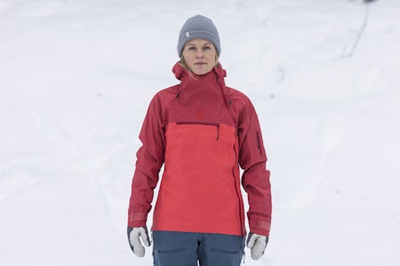 TESTET: Ydde Fjord anorakk. Foto: Kristoffer H. Kippernes Ydde Fjord anorakk dame test 2024