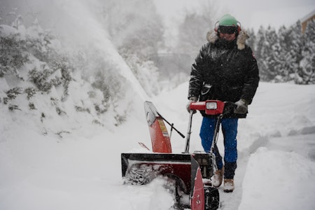 UT OG MÅKE; IGJEN? Oslofjord-området har fått en serie dump i januar. Her brøytes det for n-te gang i Drøbak. Foto: Christian Nerdrum UT OG MÅKE; IGJEN? Oslofjord-området har fått en serie dump i januar. Her brøytes det for n-te gang i Drøbak. Foto: Christian Nerdrum