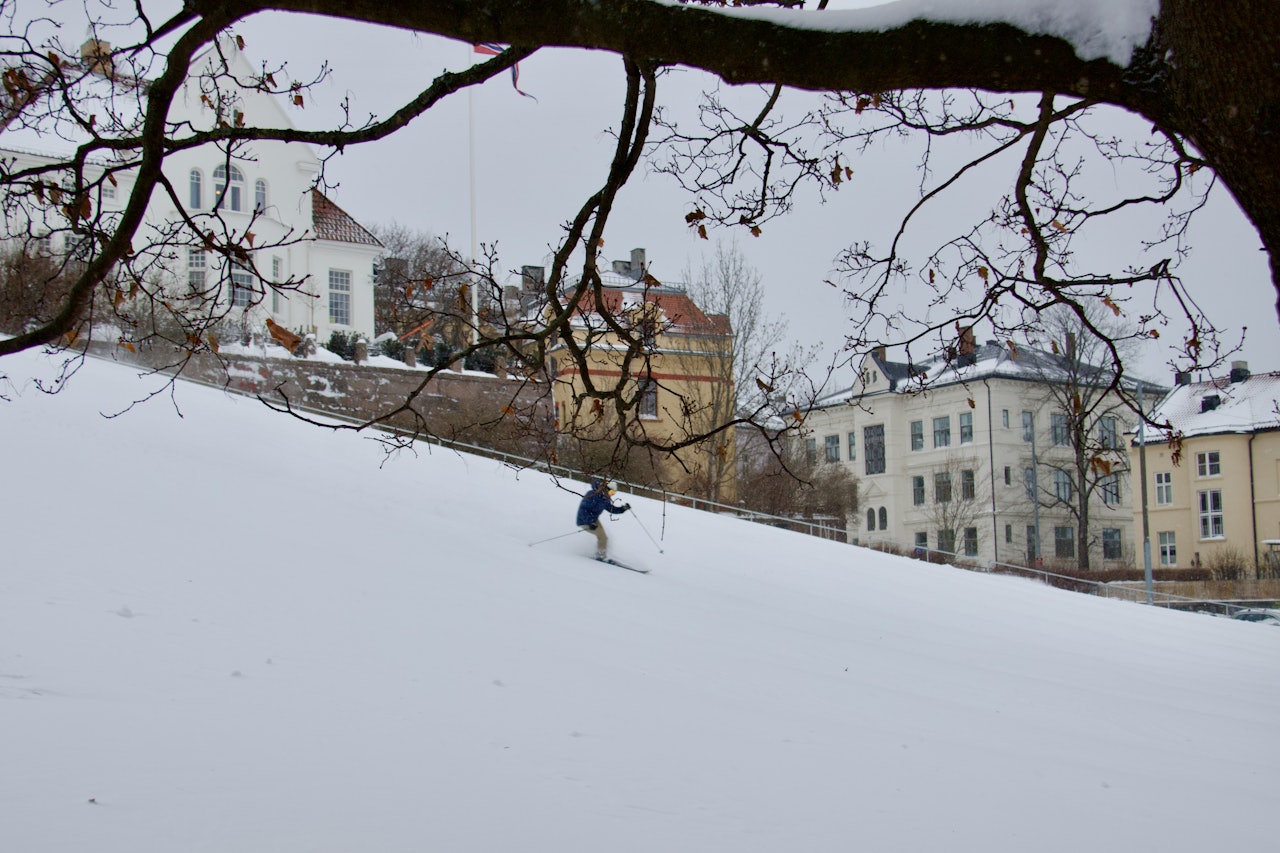 FLERE FORSØK: Med forsøk på full fart flere ganger ble det til slutt nok svinger til å kalle det en OK skidag. Foto: Eivind Eidslott. pudder i oslo