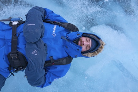 MÅL OPPNÅDD: Vincent Colliard, her med en velfortjent hvil på blåisen. Bildet er fra en annen tur. Foto: Privat Vincent Colliard