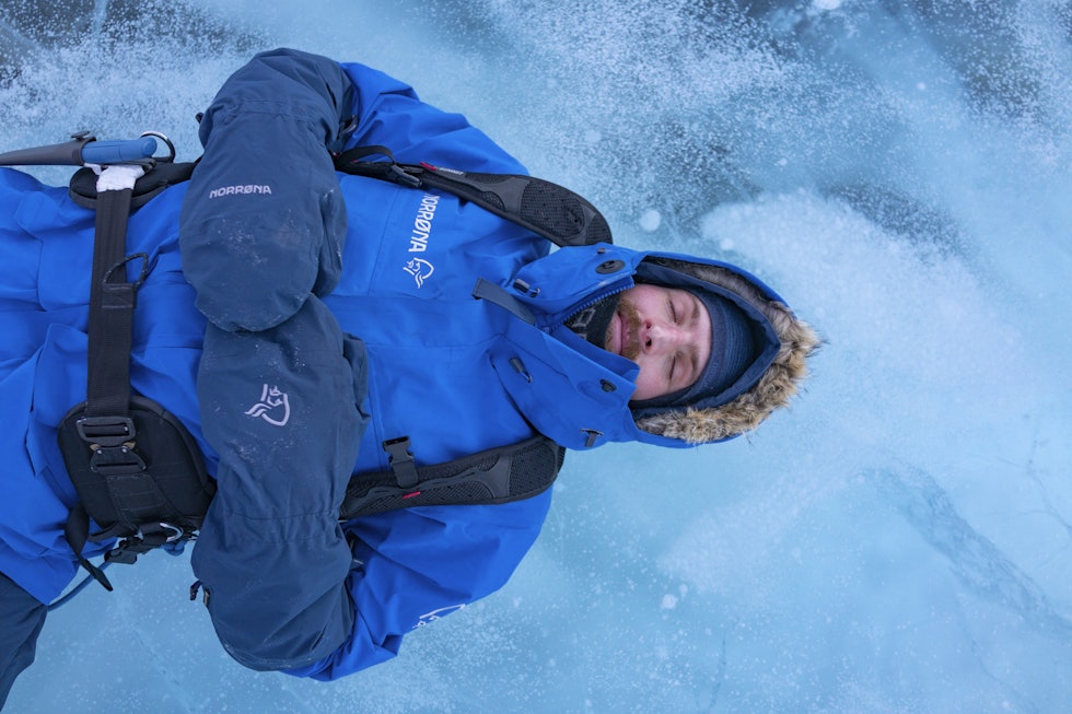 MÅL OPPNÅDD: Vincent Colliard, her med en velfortjent hvil på blåisen. Bildet er fra en annen tur. Foto: Privat Vincent Colliard