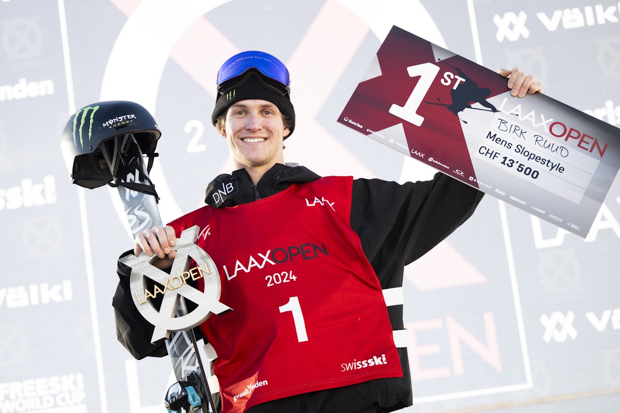 SUVEREN: Birk Ruud leverte et knallsterkt andre run og vant slopestyle i Laax, Sveits. Foto: EPA/MAYK WENDT Birk Ruud slopestyle laax