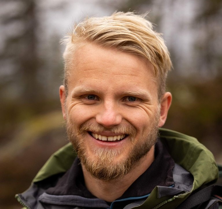 Olav Greivstad er Jakthund- og viltkonsulent i NJFF han mener det bør være mulig å få til geografiske avgrensninger på ekstraordinær båndtvang slik at ikke hele kommuner stenges for all jakt.  (Foto: NJFF)