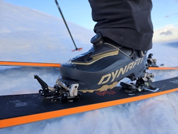 ski, binding og skistøvel på topptur