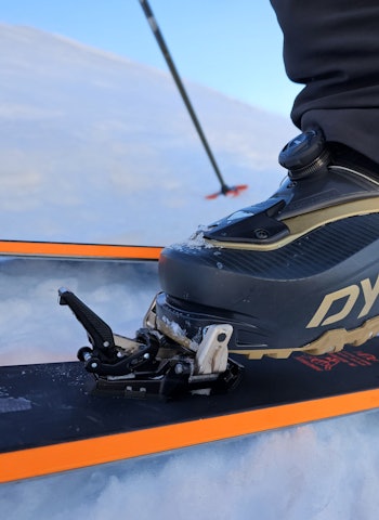 ski, binding og skistøvel på topptur