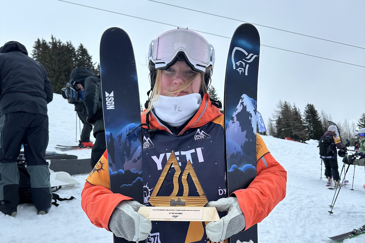 jente med ski og premie fra vm