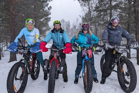 KLARE FOR FJELLET: Rundt 40 syklister skal bryne seg på fjellet og snøen på Geilo denne helgen. Foto: Nina Gässler. fat viking 2024