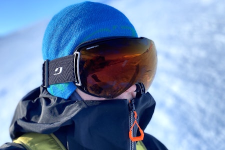FRANSK OG ALLSIDIG: Julbo Lightyear fungerer både opp og ned og i all slags lys. Foto: Tore Meirik skikjører med skibrillene på