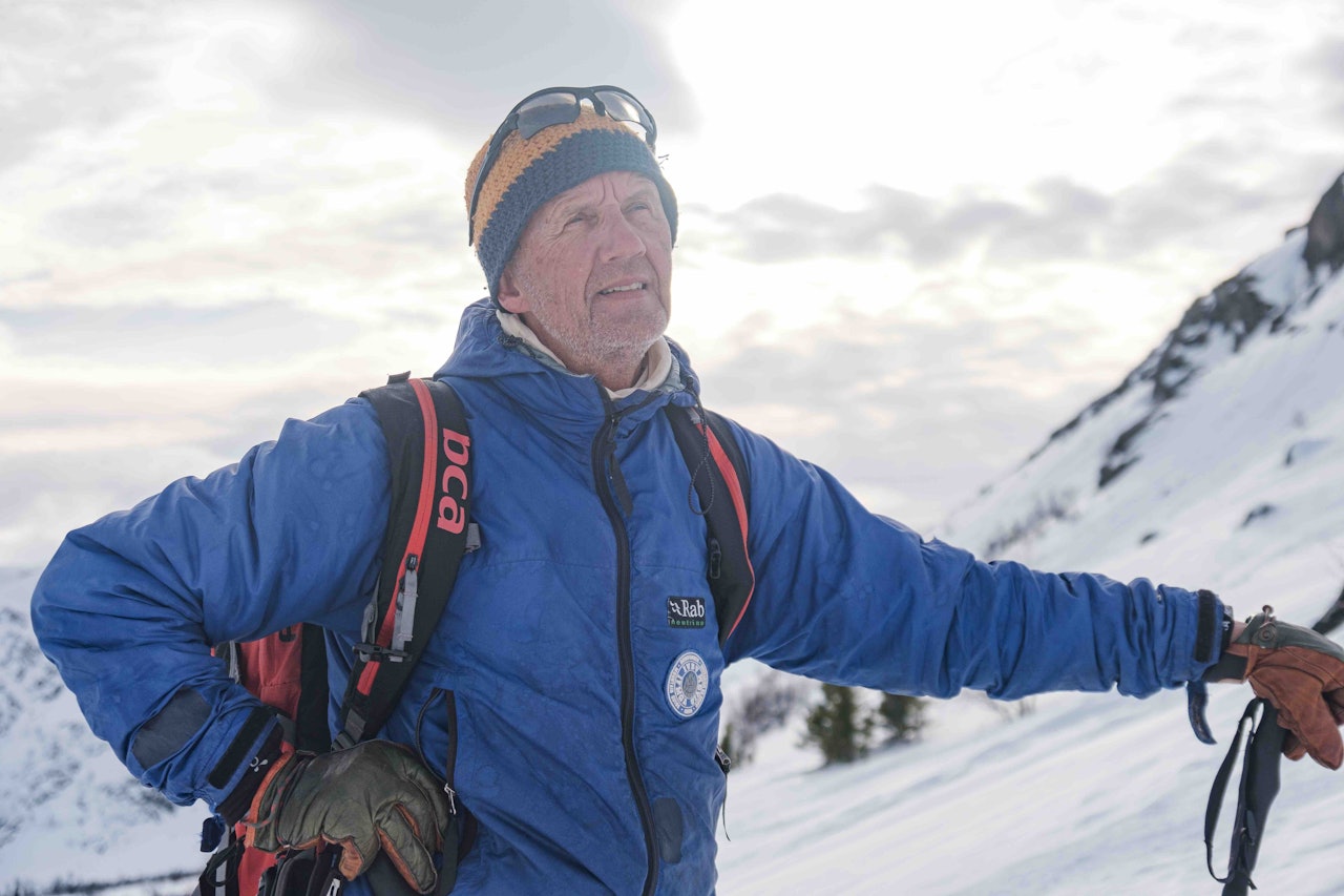 TINDEVEGLEDER: Dan Halvorsen under det lett tilgjengelig og populære skifjellet Nibbi i Hemsedal. Sørsidens østre del byr på god skikøring i relativt ukomplisert terreng. Litt lenger vest i flanken byr det på mer krevende nedfarter i kompleks terreng. Foto: Magnus Grøneberg TINDEVEGLEDER: Dan Halvorsen under det lett tilgjengelig og populære skifjellet Nibbi i Hemsedal. Sørsidens østre del byr på god skikøring i relativt ukomplisert terreng. Litt lenger vest i flanken byr det på mer krevende nedfarter i kompleks terreng. Foto: Magnus Grøneberg