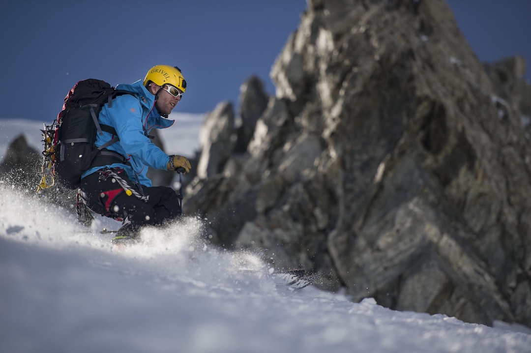 Pikkpakket: Tormod Granheim er godt i gang med å klatre alle 4 000 meterne i Alpene. Her på vei ned Mont Blanc i august. Foto: Hans Kristian Krogh-Hanssen Tormod grainheim