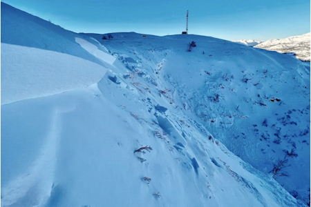 TERRENGFELLE: I det heisnære offpisteområdet Djeveldalen i Hemsedal har det på to år skjedd to dødsulykker. Dette bildet er tatt etter skredene som krevde ett liv nyttårsaften 2022. Foto: Markus Landrø/NVE TERRENGFELLE: I det heisnære offpisteområdet Djeveldalen i Hemsedal har det på to år skjedd to dødsulykker. Dette bildet er tatt etter skredene som krevde ett liv nyttårsaften 2022. Foto: Markus Landrø/NVE
