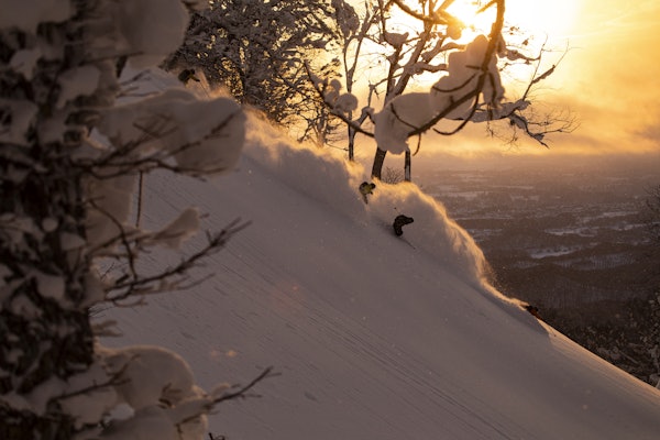 SKIBOMSEN: En ikke helt uvanlig skikkelse som oppsøker pudder i inn- og utland. Foto: Yasuyuki Shumanuk Foto: Yasuyuki Shumanuk