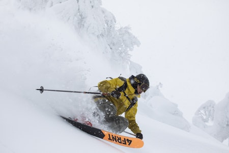 FROSSENT VANN: Taiyo Nakanichi surfer puddersnøen. Foto: Yasuyuki Shimanuki FROSSENT VANN: Taiyo Nakanichi surfer puddersnøen. Foto: Yasuyuki Shimanuki