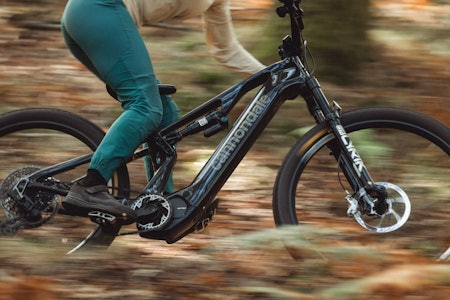 KRAFTIG OG LETT: Den nye Cannondale-elsykkelen skal angivelig være det beste fra begge verdener: kraftig motor og lav vekt.  Foto: Cannondale. cannondale moterra sl