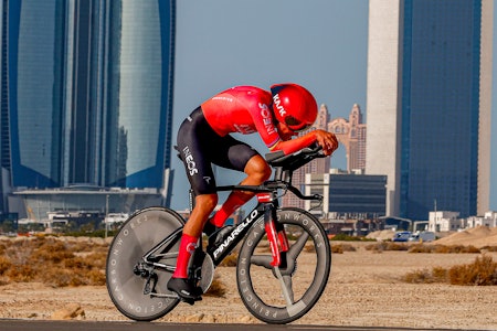 TEMPO MED MONSTERDREV: Tobias Foss fikk sin tempodebut for Ineos Grenadiers i UAE Tour. Og vekket oppsikt. Foto: Cor Vos