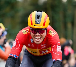 NY AEROHJELM: Rasmus Tiller i den nye hjelmen fra Sweet Protection. Foto: Cor Vos