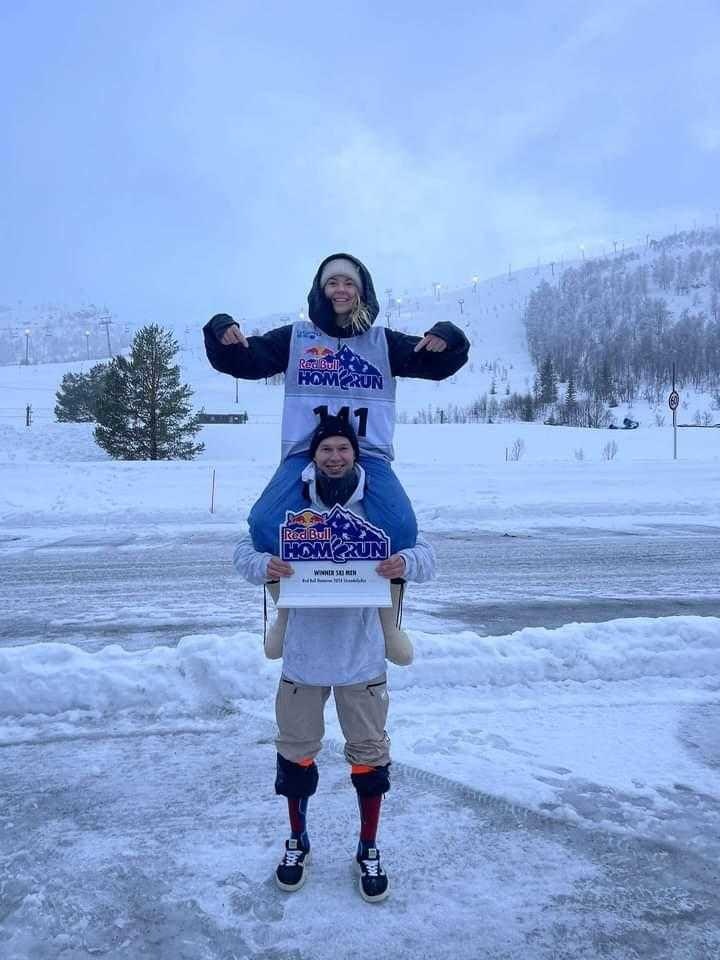 SKIPAR: Anton Sæten og kjæresten Rikke Martinson (som kom på andreplass i dameklassen for ski). Foto: Privat SKIPAR: Anton Sæten og kjæresten Rikke Martinson (som kom på andreplass i dameklassen for ski). Foto: Privat